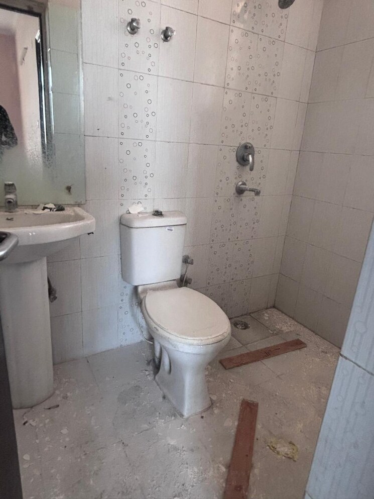 Bathroom, ansal-housing-tanushree 3 Bedroom 1236 Sq.Ft. Apartment In Shastri Nagar Ghaziabad 8588497