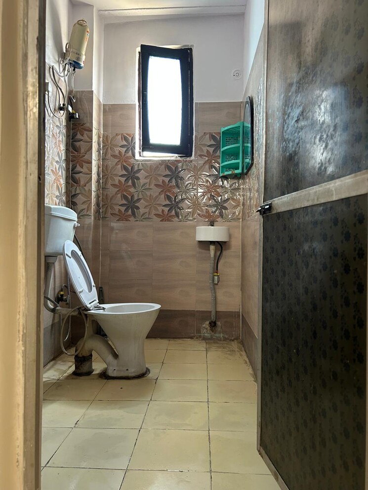 Bathroom, gyan khand 2 Bedroom 1050 Sq.Ft. Builder Floor In Gyan Khand Ghaziabad 8588759