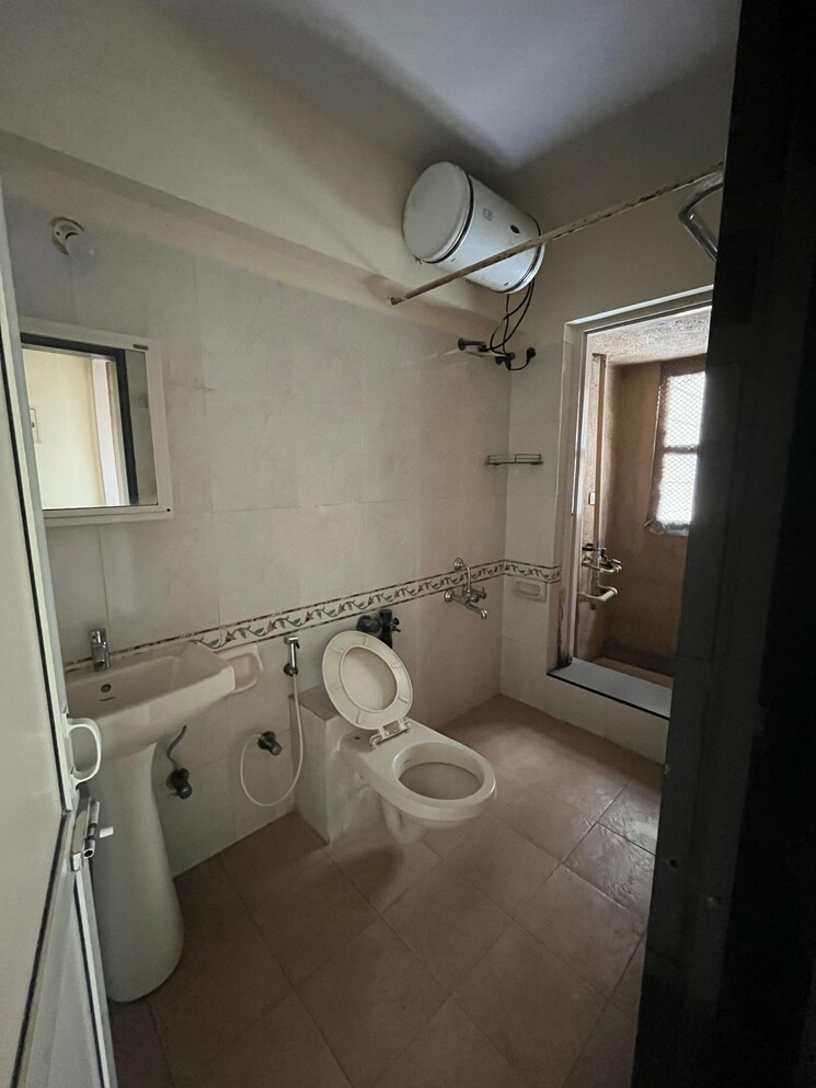 Bathroom, k-raheja-palm-court 1 Bedroom 595 Sq.Ft. Apartment In Malad West Mumbai 8588777