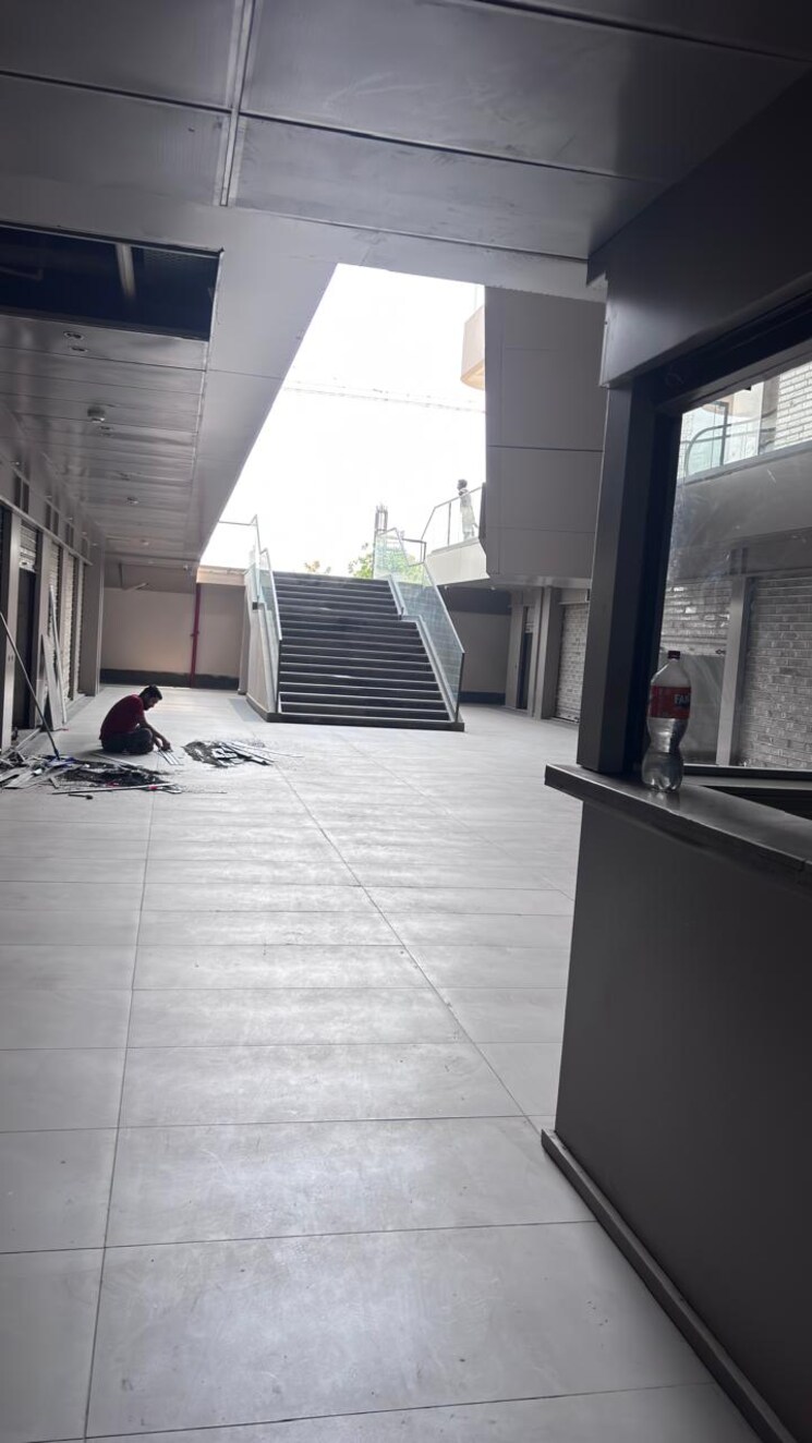  Parking, karyan-square Commercial Shop 341 Sq.Ft. In Wave City Ghaziabad 8588804