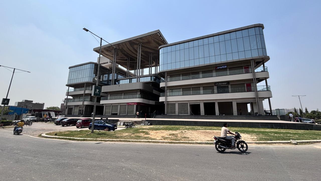 Retail Shop For Sale in Karyan Square