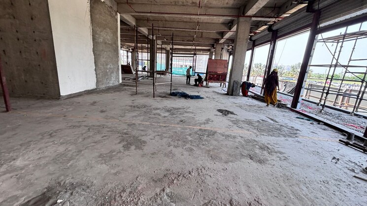  Parking, karyan-square Commercial Shop 341 Sq.Ft. In Wave City Ghaziabad 8588804