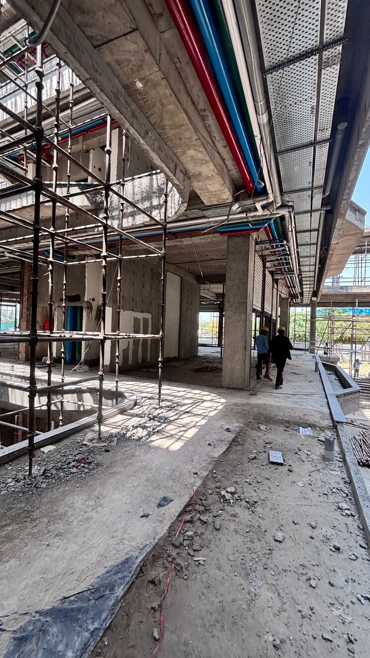 Gym, karyan-square Commercial Shop 341 Sq.Ft. In Wave City Ghaziabad 8588804