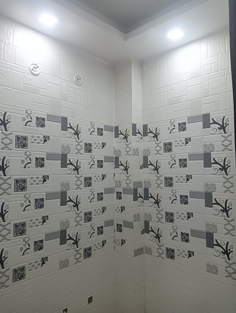 Bathroom, govindpuri 3 Bedroom 900 Sq.Ft. Builder Floor In Govindpuri Delhi 8588858