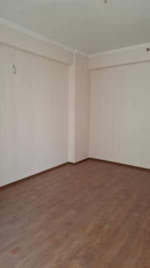 Furnished Amenities in 3 BHK Apartment at Amrapali Golf Homes, Sector 4 Greater Noida – for Sale