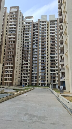 3 BHK Apartment – Exterior View View at Amrapali Golf Homes, Sector 4 Greater Noida - for Sale