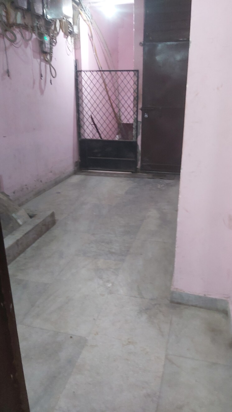 Room, mayur vihar 1 RK 350 Sq.Ft. Builder Floor In Mayur Vihar Delhi 8588876