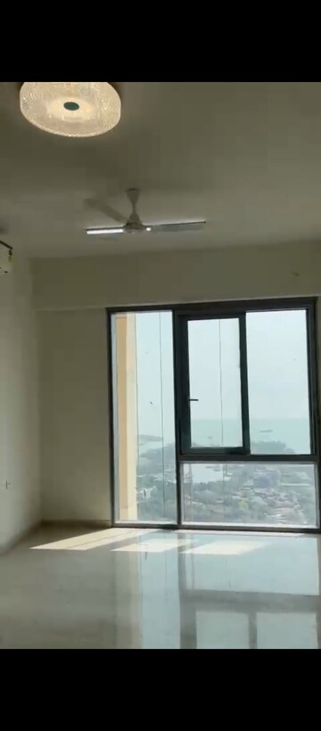 Room in 2 BHK Apartment at Piramal Aranya Arav, Byculla – for Rent