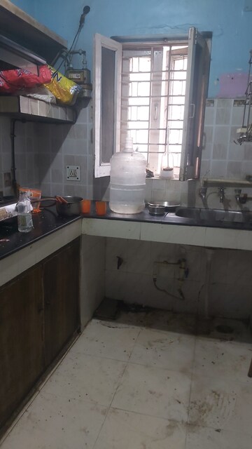 Bathroom in 1.5 BHK Apartment at Mayur Vihar – for Rent