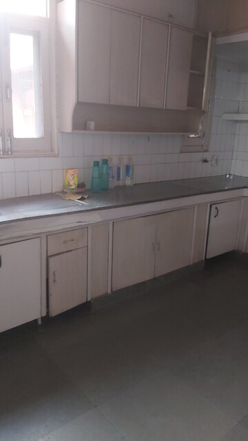 Kitchen in 3.5 BHK Apartment at Mayur Vihar – for Rent
