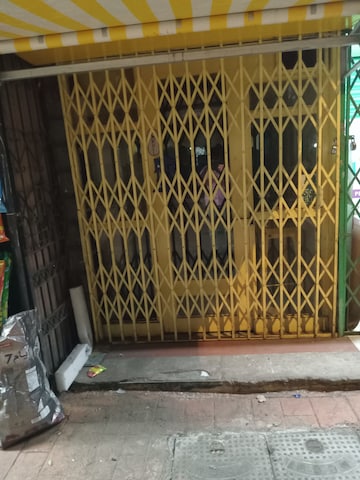  Shop For Rent in Versova View, Andheri West