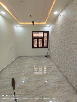 Room in 2 BHK Independent House at Jankipuram Extension – for Sale