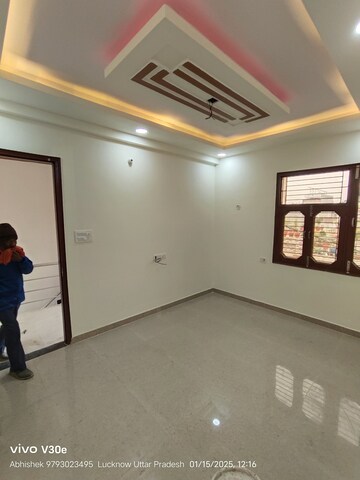 Room in 2 BHK Independent House at Jankipuram Extension – for Sale