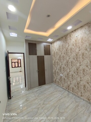 Room in 2 BHK Independent House at Jankipuram Extension – for Sale