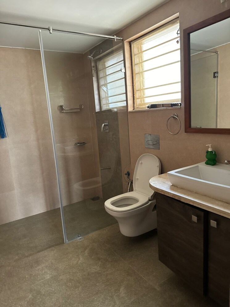 Bathroom, thaltej 5 Bedroom 465 Sq.Yd. Villa In Thaltej Ahmedabad 8589373