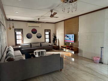Parking in 5 BHK Villa at Thaltej – for Sale