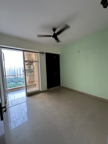 Room in 3 BHK Apartment at Nirala Greenshire, Sector 2 Greater Noida – for Sale