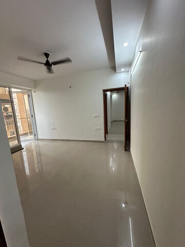 Room in 3 BHK Apartment at Nirala Greenshire, Sector 2 Greater Noida – for Sale