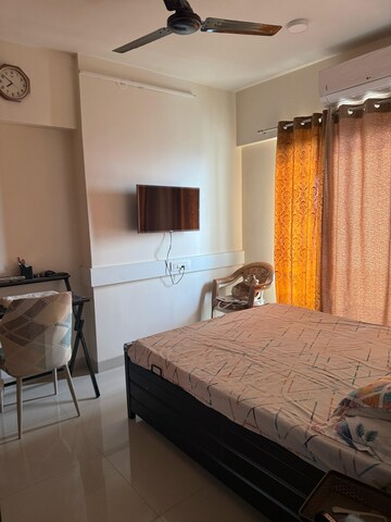 Bedroom in 2 BHK Apartment at Hubtown Hill Crest, Andheri East – for Rent