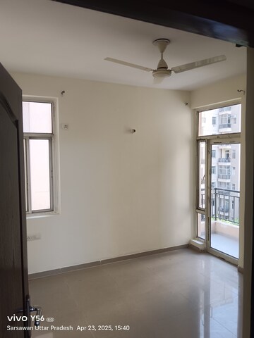 Room in 2.5 BHK Apartment at Omaxe R2, Gomti Nagar – for Rent