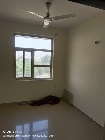 Room in 2.5 BHK Apartment at Omaxe R2, Gomti Nagar – for Rent