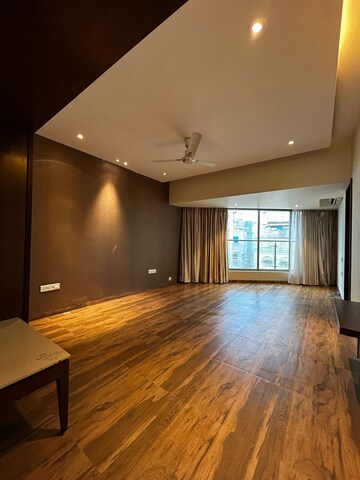 Room in 4 BHK Apartment at H&M Tower, Bandra West – for Sale
