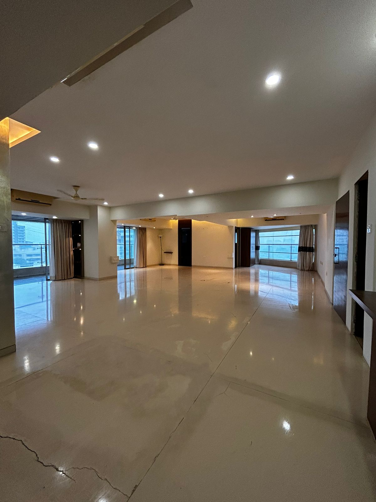 4 BHK + Pooja Room,Servant Room,Study Room,Extra Room Apartment For Sale in H&M Tower