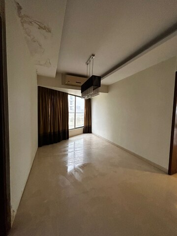Room in 4 BHK Apartment at H&M Tower, Bandra West – for Sale