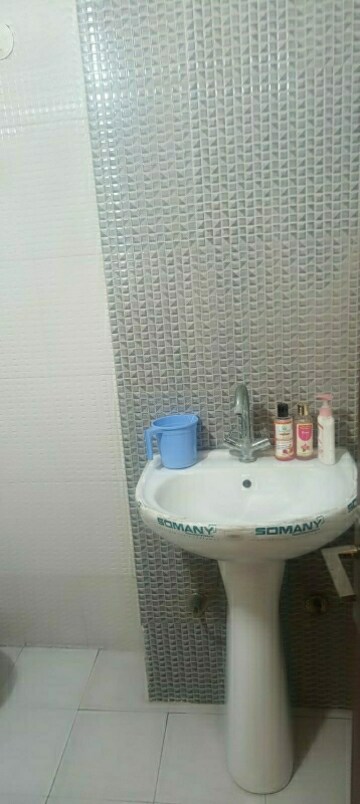 Bathroom in 2.5 BHK Apartment at Shri Ram Heights, Raj Nagar Extension – for Rent