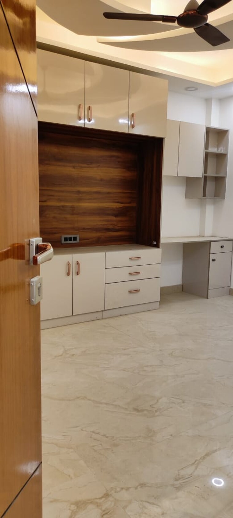 Room, parklands 4 Bedroom 350 Sq.Yd. Builder Floor In Sector 85 Faridabad 8589800