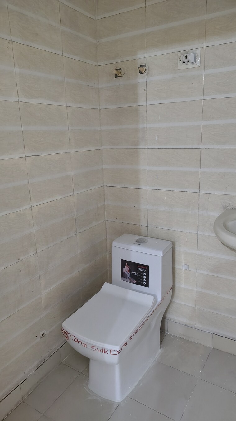 Bathroom, gardenia-glamour 3 Bedroom 1550 Sq.Ft. Apartment In Vasundhara Sector 3 Ghaziabad 8589823