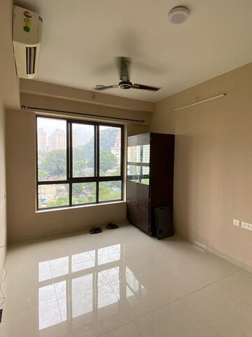 Room in 2 BHK Apartment at Shapoorji Pallonji Vicinia, Powai – for Rent