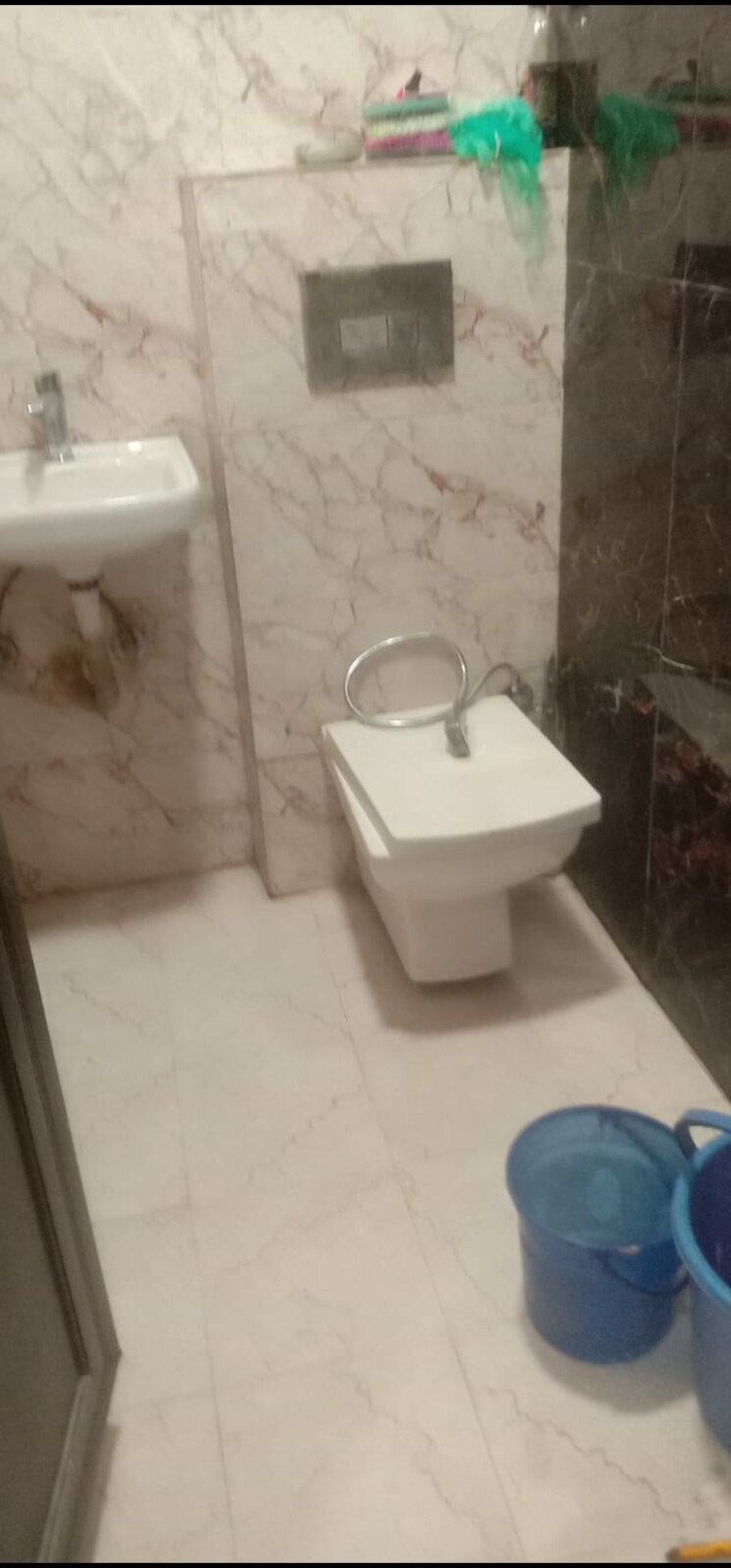 Bathroom, yusuf sarai 2 Bedroom 75 Sq.Yd. Apartment In Yusuf Sarai Delhi 8588428