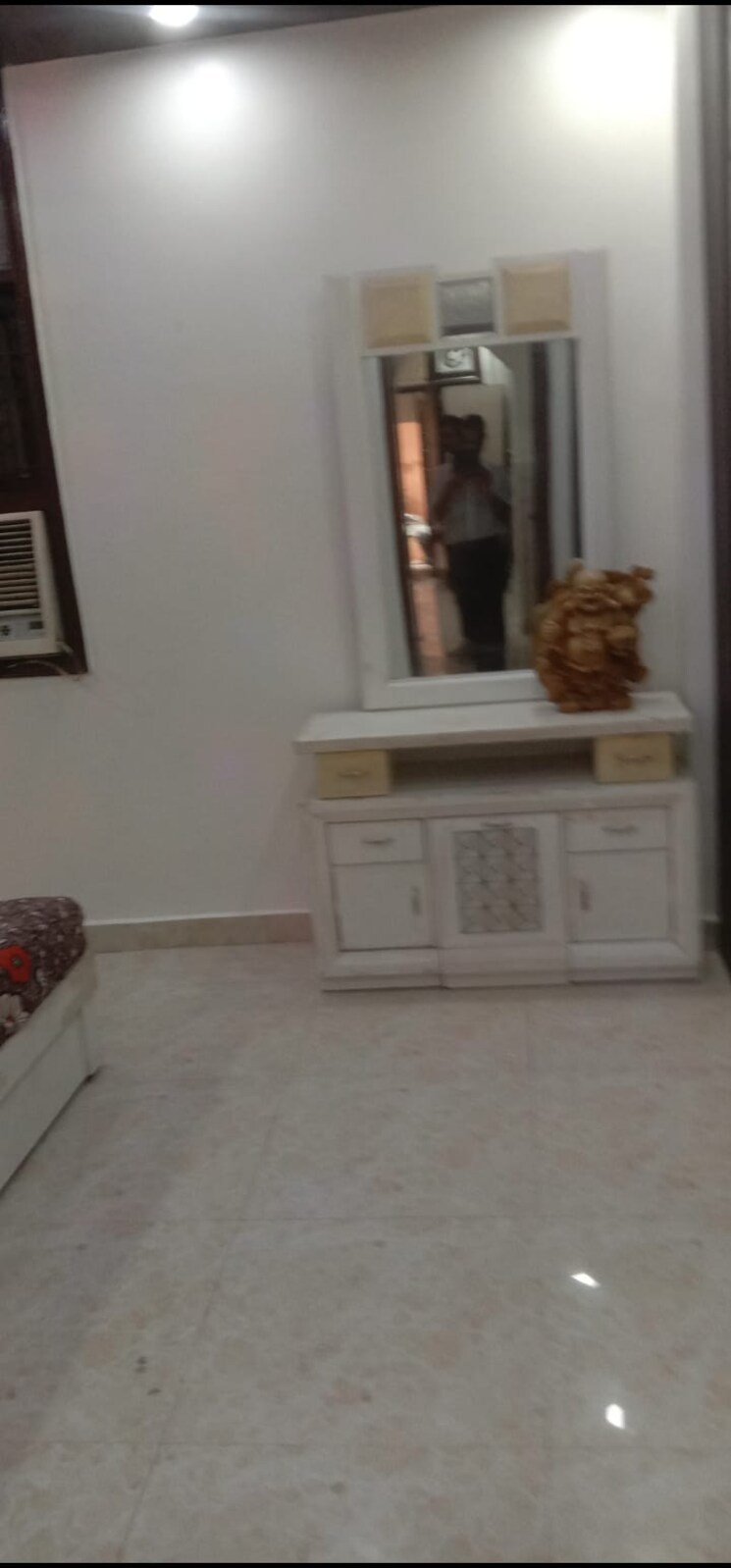 Room, yusuf sarai 2 Bedroom 75 Sq.Yd. Apartment In Yusuf Sarai Delhi 8588428