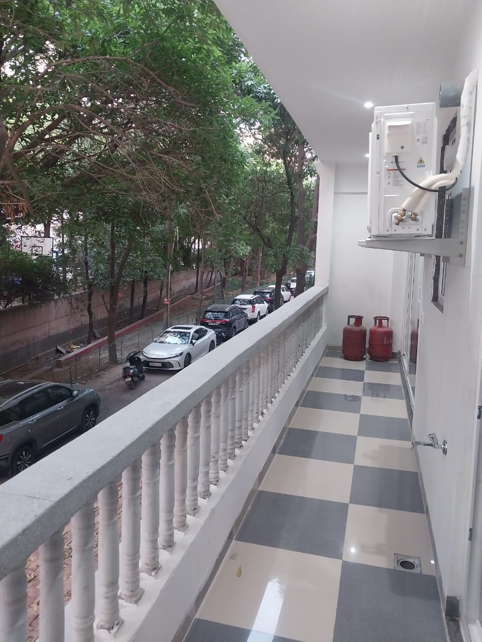 2 BHK + Study Room Apartment For Rent in DLF Exclusive Floors