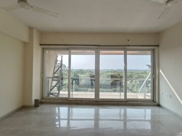 Room in 2 BHK Apartment at Seawoods – for Rent