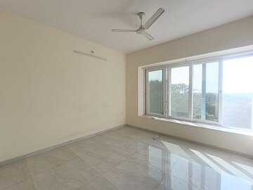 Room in 2 BHK Apartment at Seawoods – for Rent