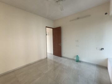 Room in 2 BHK Apartment at Seawoods – for Rent