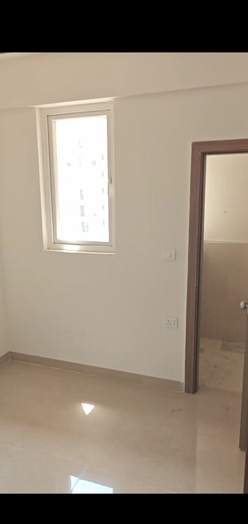 Room in 3.5 BHK Apartment at ATS Nobility, Sector 4 Greater Noida – for Rent