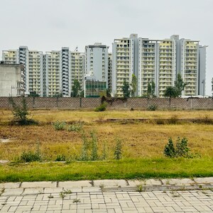 Plot For Sale in Sector 63