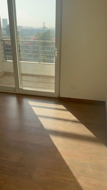 Room in 3 BHK Builder Floor at Unitech South City II, Sector 50 – for Rent