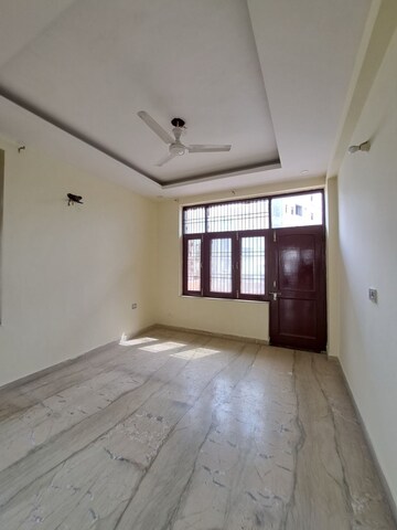 Room in 2 BHK Builder Floor at Empire Floors, Sector 57 – for Rent