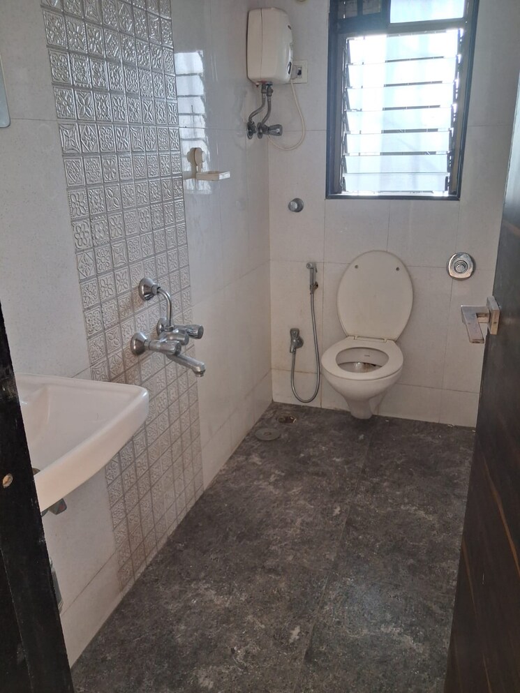 Bathroom, shraddha-heights-borivali 1 Bedroom 425 Sq.Ft. Apartment In Borivali West Mumbai 8590228