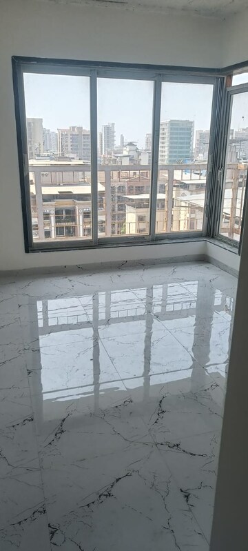 Room in 3 BHK Apartment at Seawoods West – for Rent