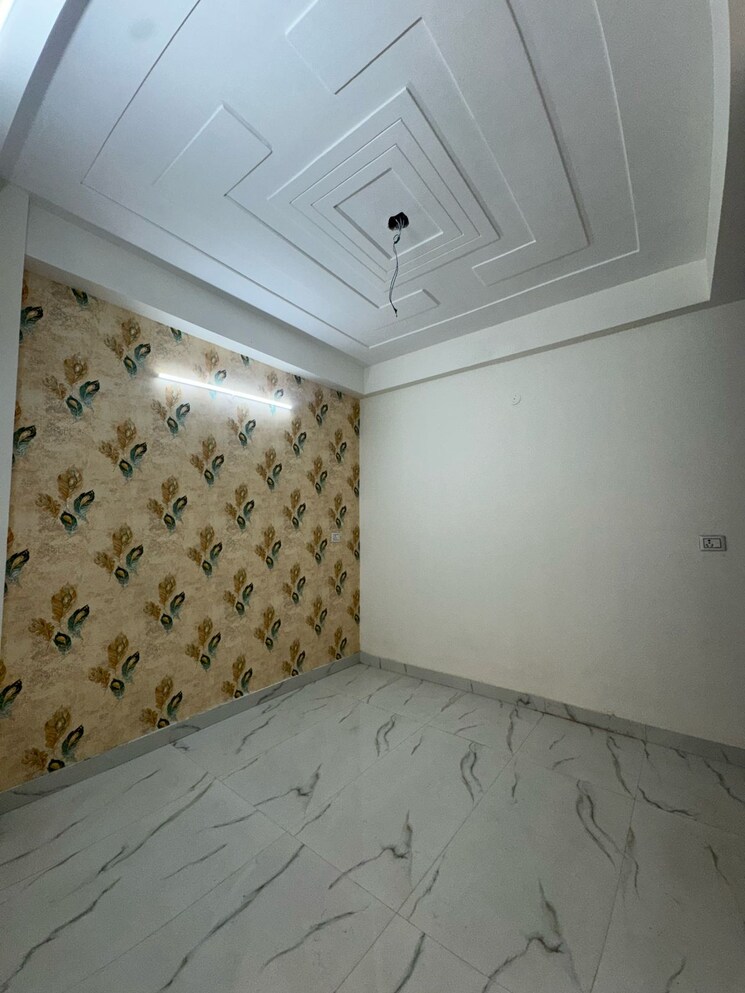 Room, sector 73 3 Bedroom 1450 Sq.Ft. Apartment In Sector 73 Noida 8590259