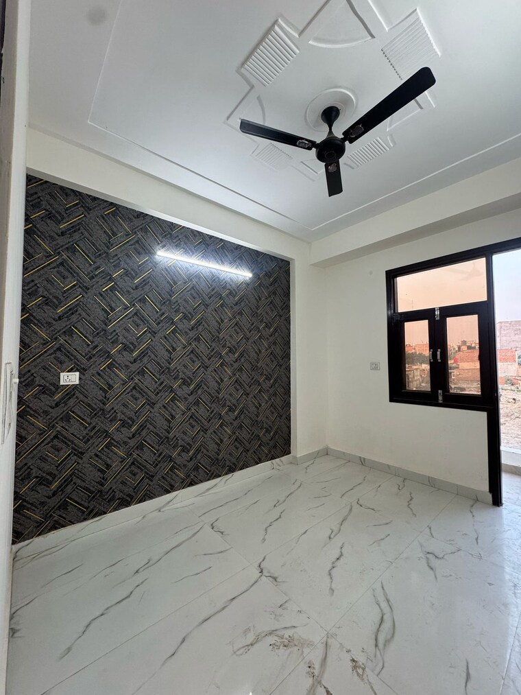 Room, sector 73 3 Bedroom 1450 Sq.Ft. Apartment In Sector 73 Noida 8590259