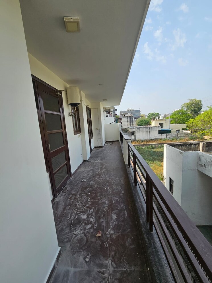 Balcony, empire-floors 3 Bedroom 300 Sq.Yd. Builder Floor In Sector 57 Gurgaon 8590247