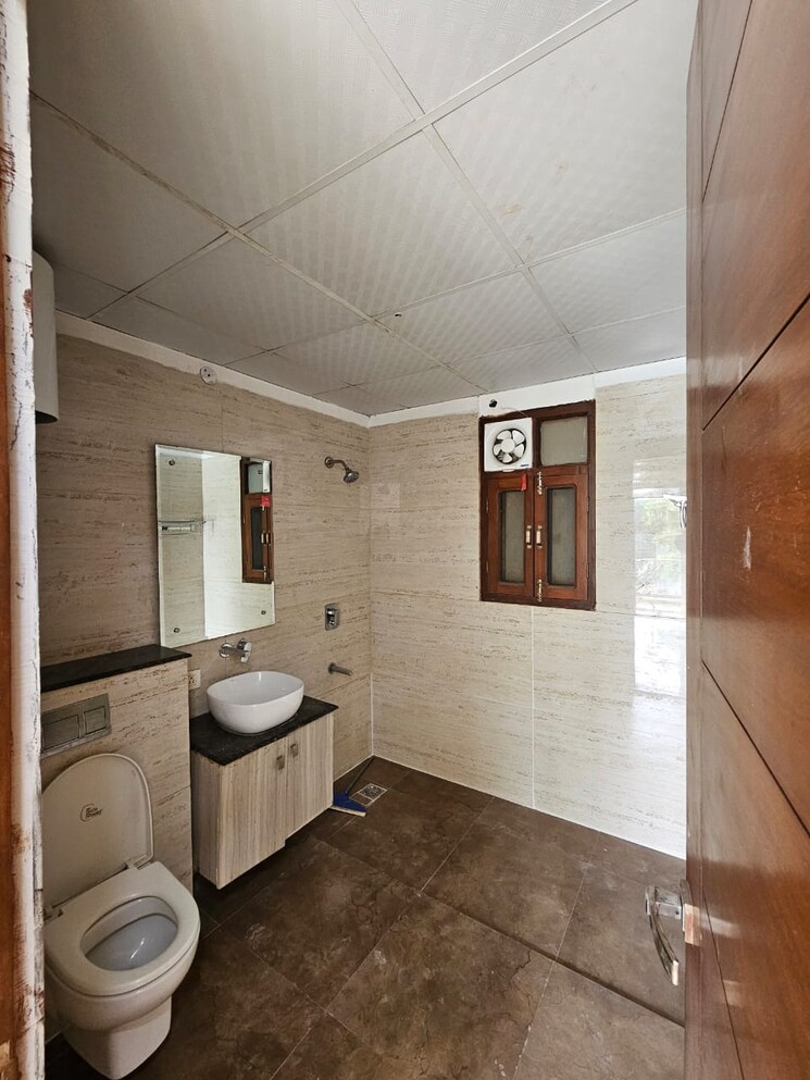 Bathroom, empire-floors 3 Bedroom 300 Sq.Yd. Builder Floor In Sector 57 Gurgaon 8590247