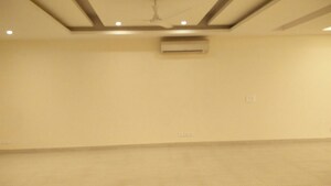 Room in 4 BHK Builder Floor at Hauz Khas – for Sale
