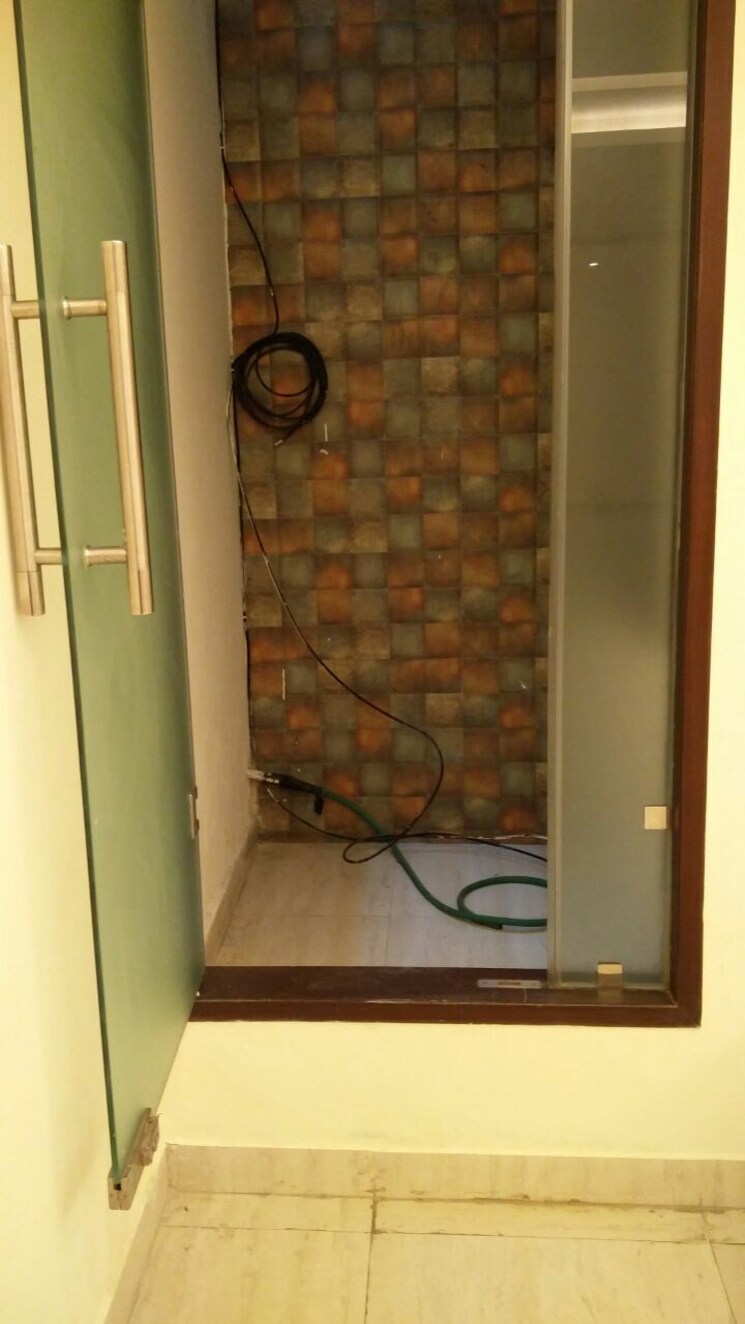 Bathroom, hauz khas 4 Bedroom 300 Sq.Yd. Builder Floor In Hauz Khas Delhi 8590287